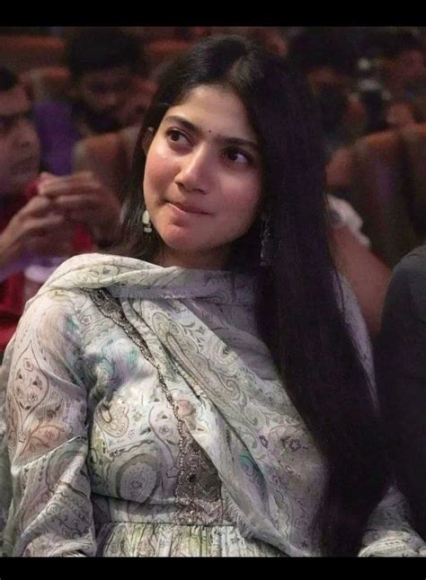 sai pallavi boob